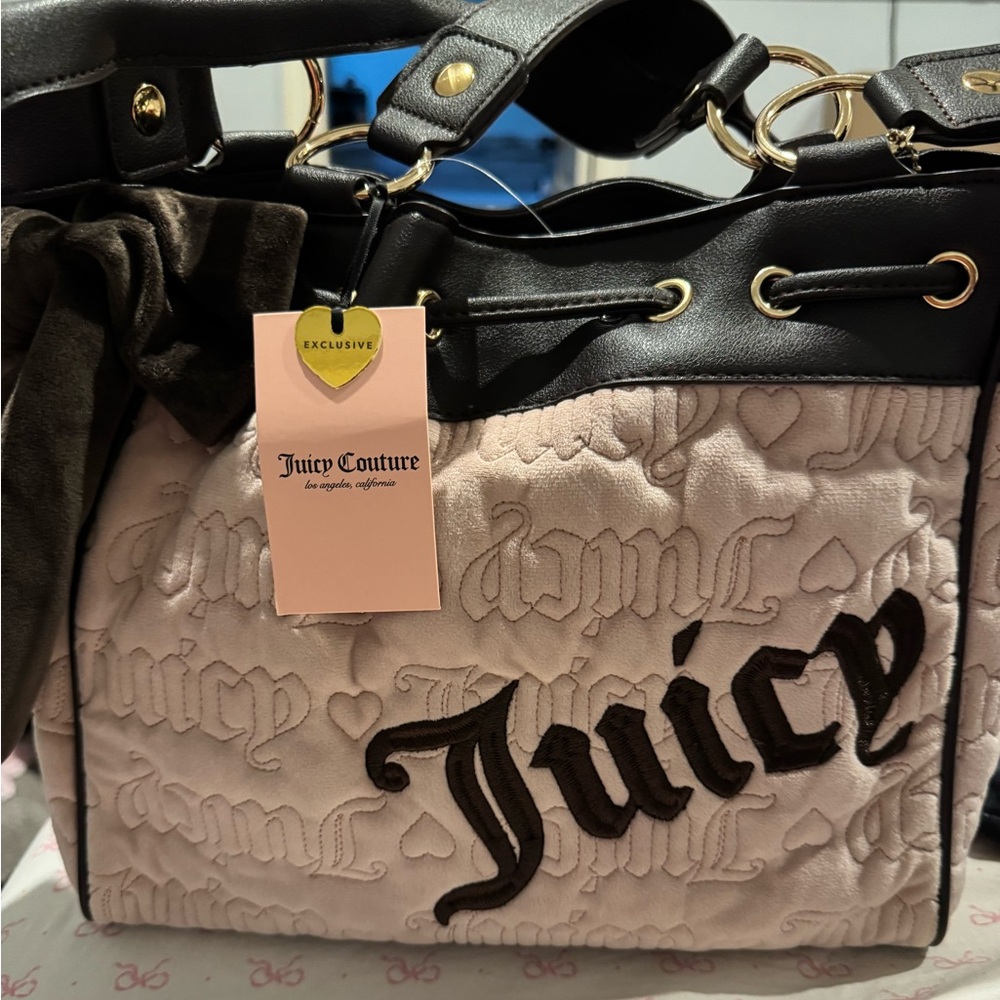 Juicy Couture pink daydreamer!!